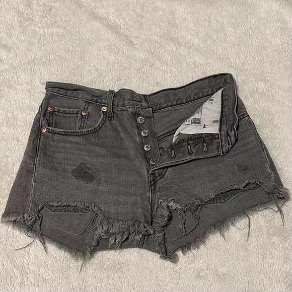 Levi’s Grey High Rise Shorts - Picture 4 of 7